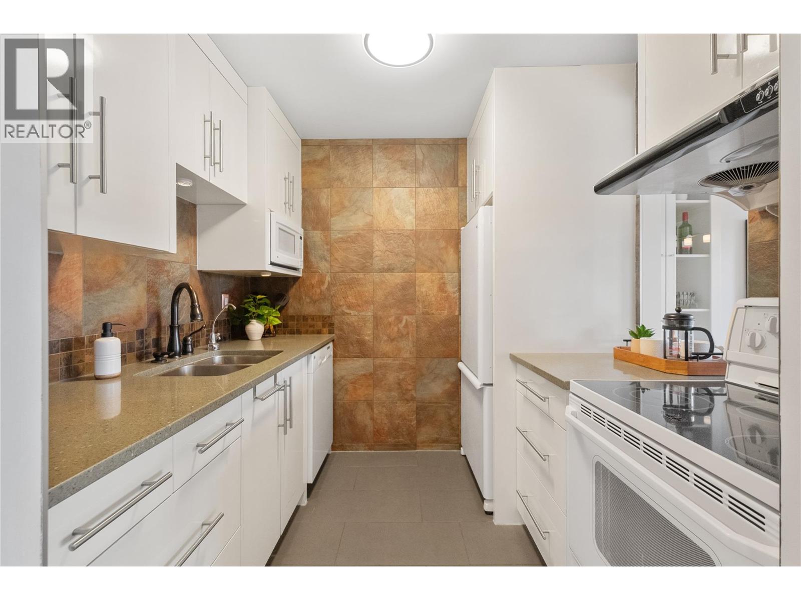 1206 737 Leon Avenue, Kelowna