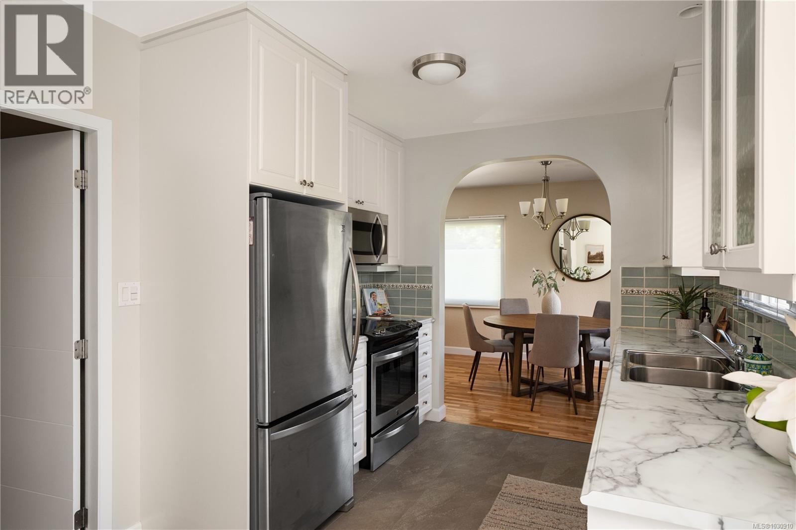  1697 Yale Street, Oak Bay