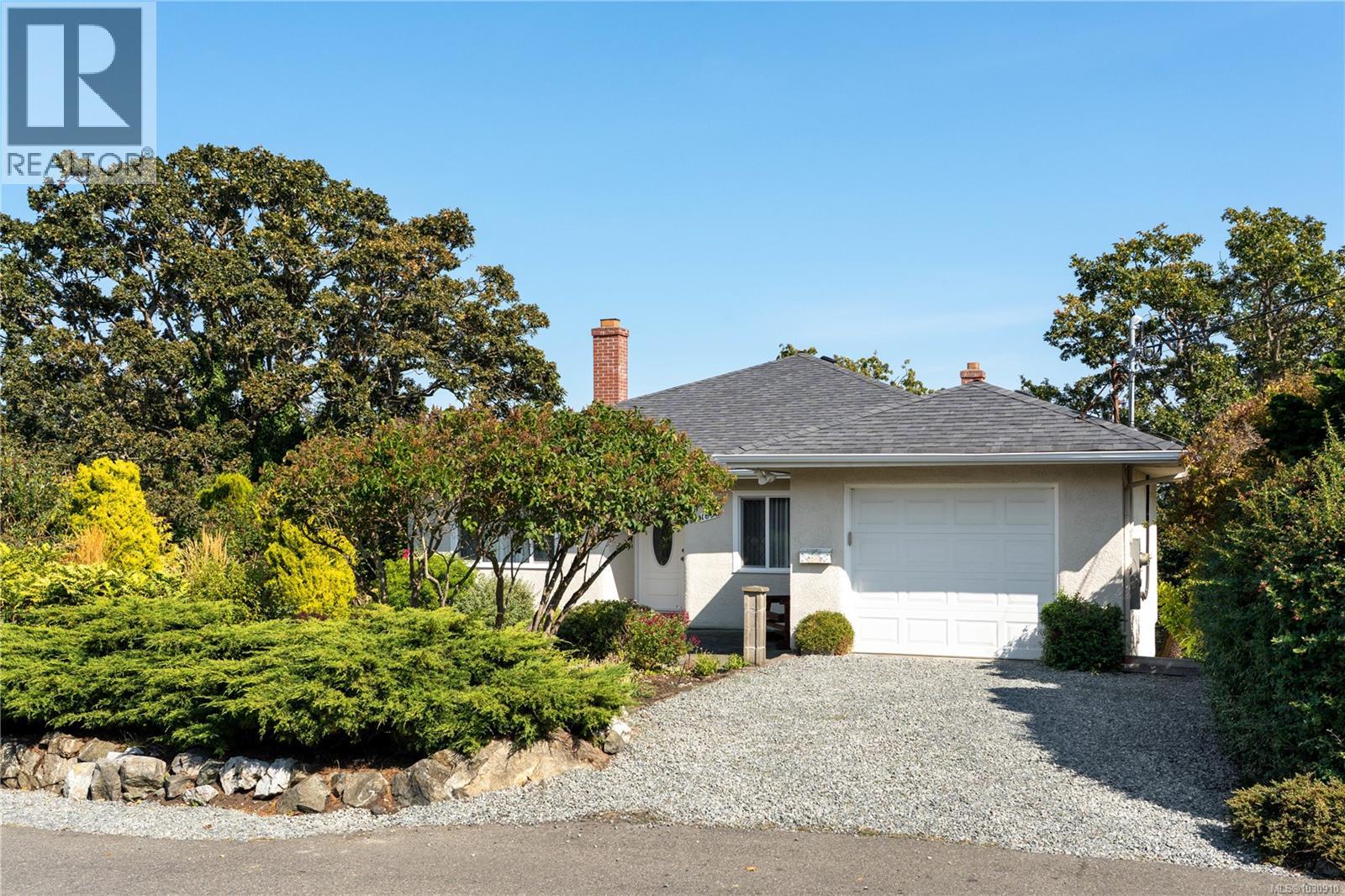  1697 Yale Street, Oak Bay