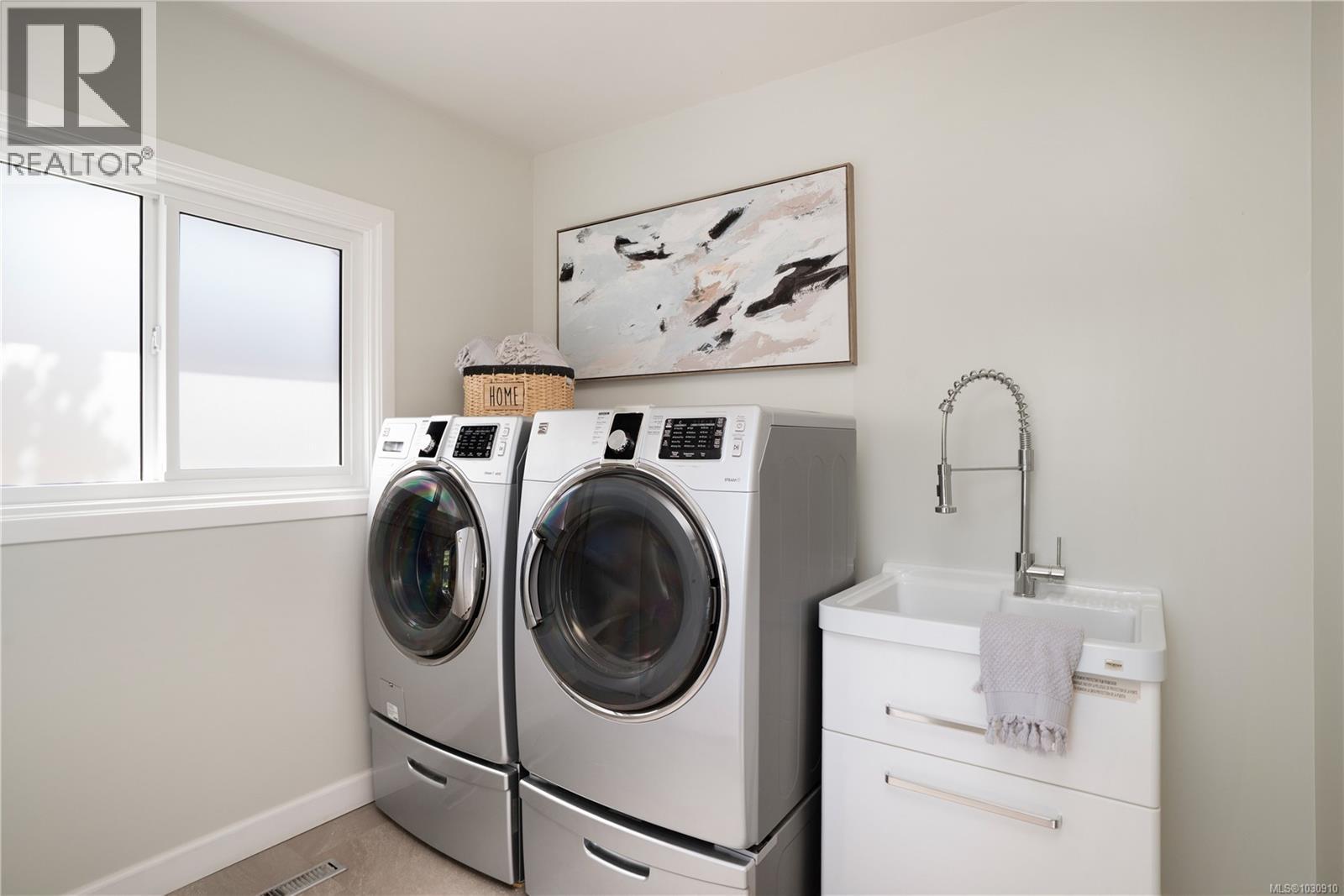  1697 Yale Street, Oak Bay