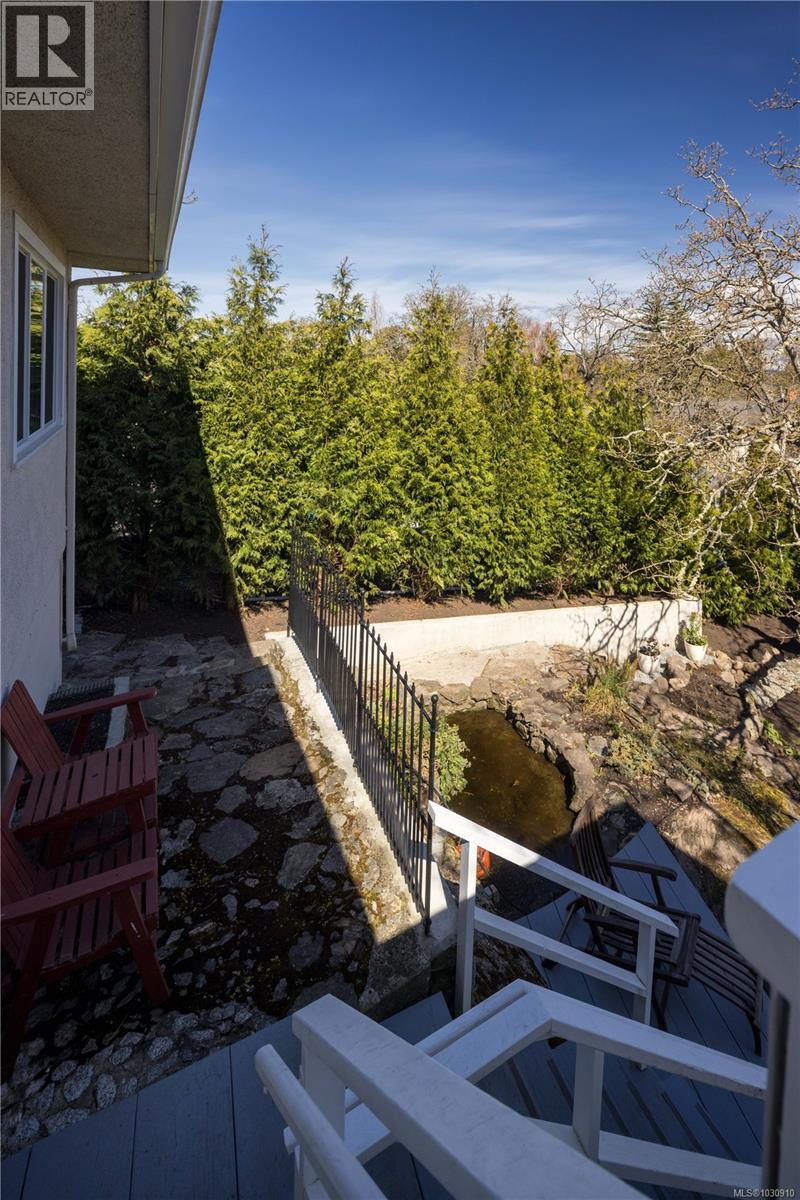  1697 Yale Street, Oak Bay