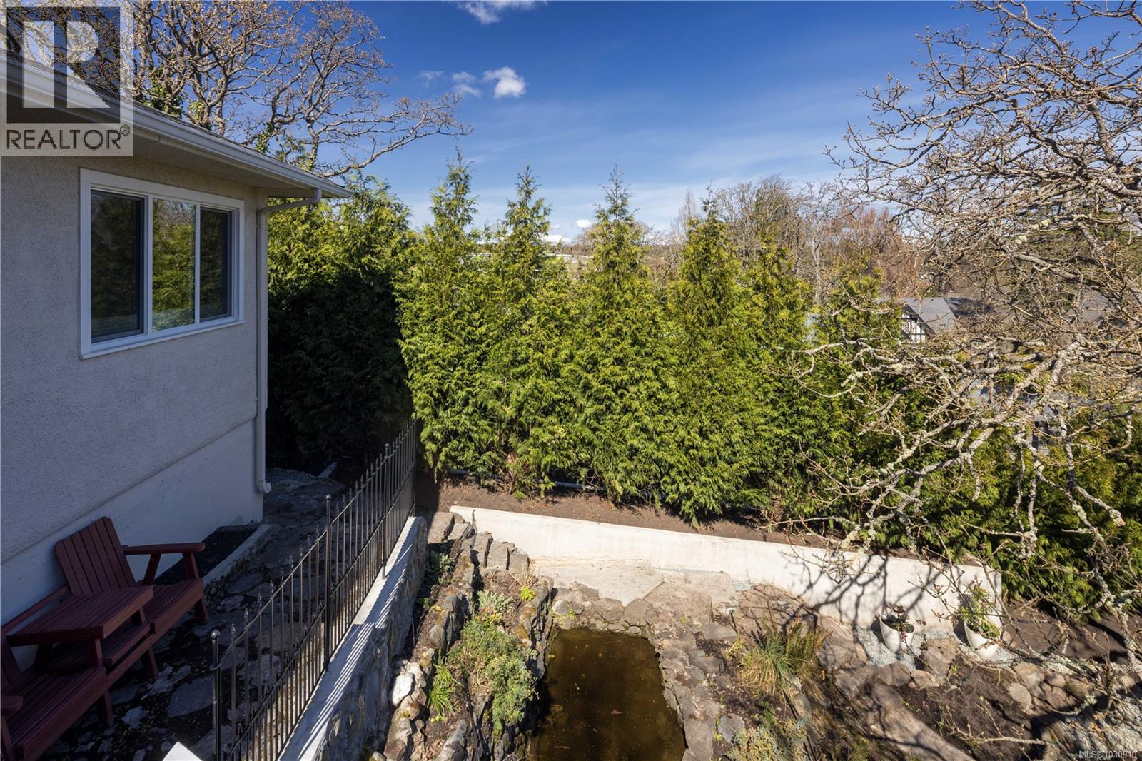  1697 Yale Street, Oak Bay