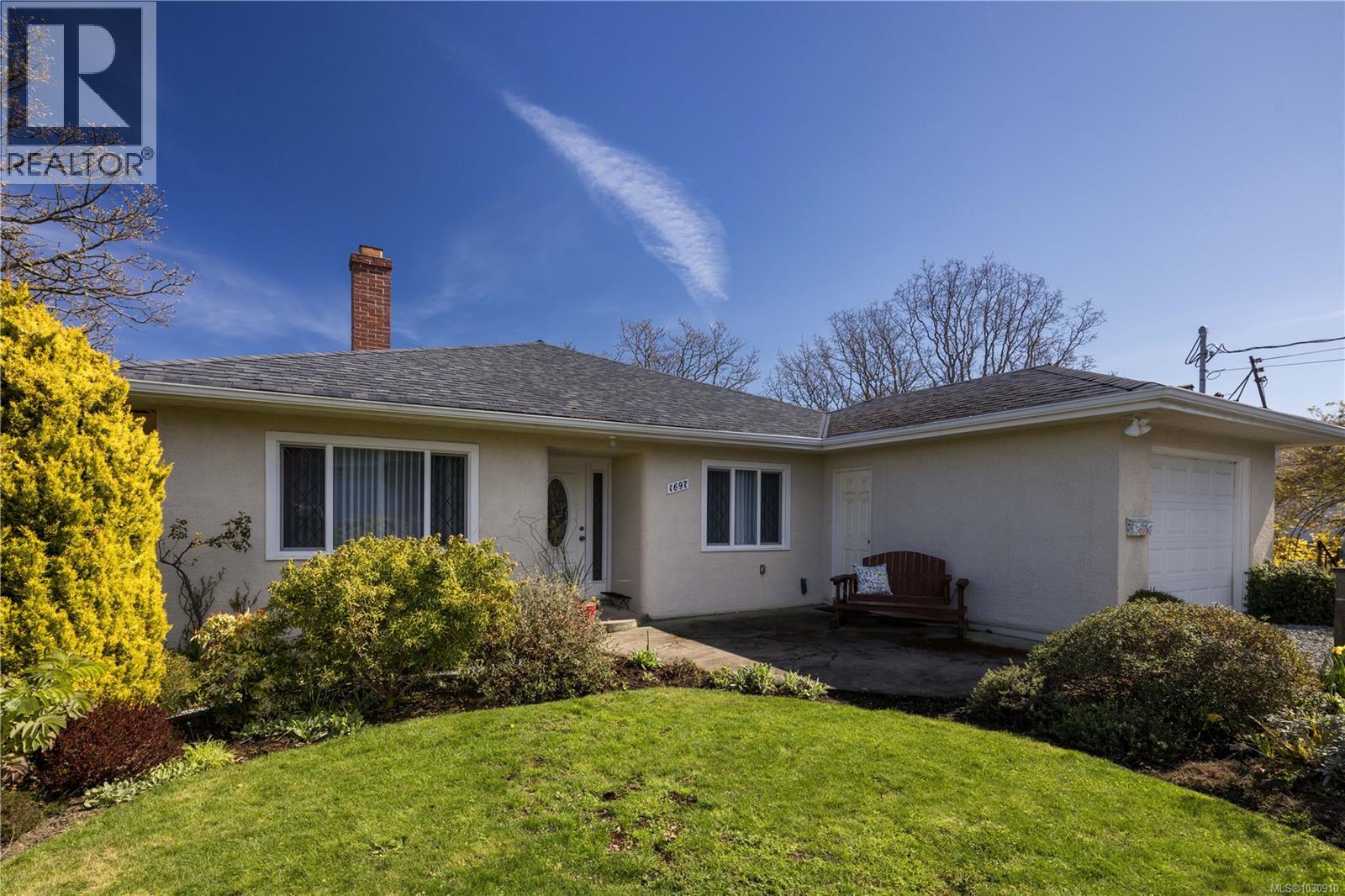  1697 Yale Street, Oak Bay