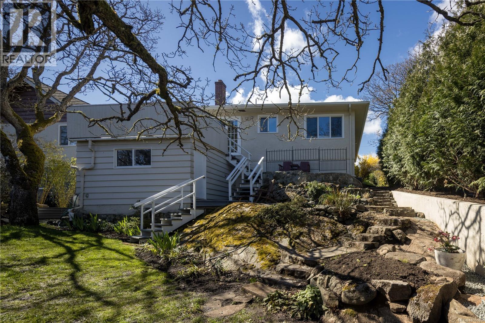  1697 Yale Street, Oak Bay