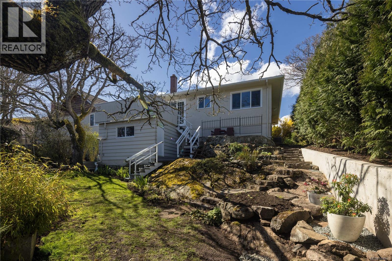 1697 Yale Street, Oak Bay
