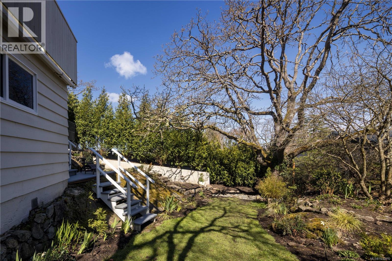  1697 Yale Street, Oak Bay