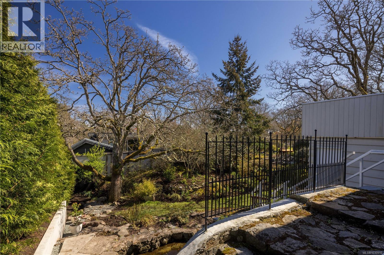  1697 Yale Street, Oak Bay