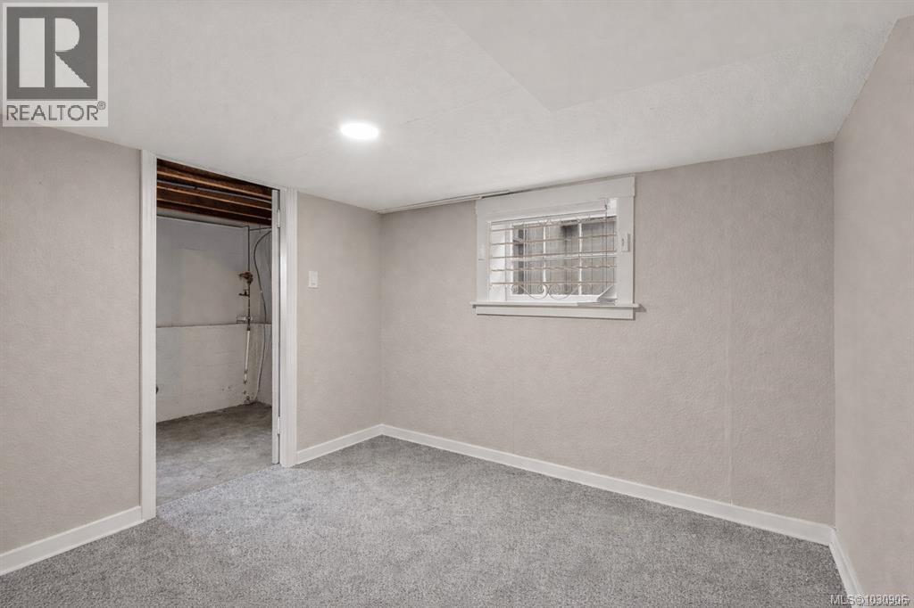  1095 Moss Street, Victoria