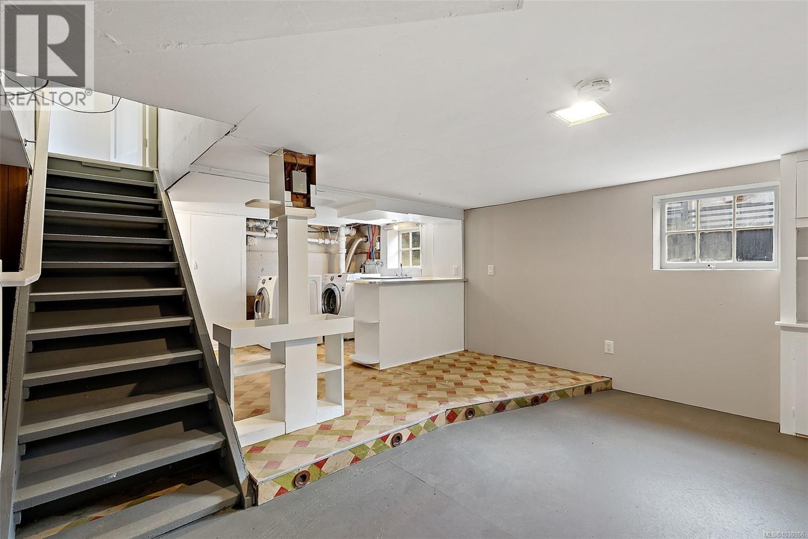  1095 Moss Street, Victoria