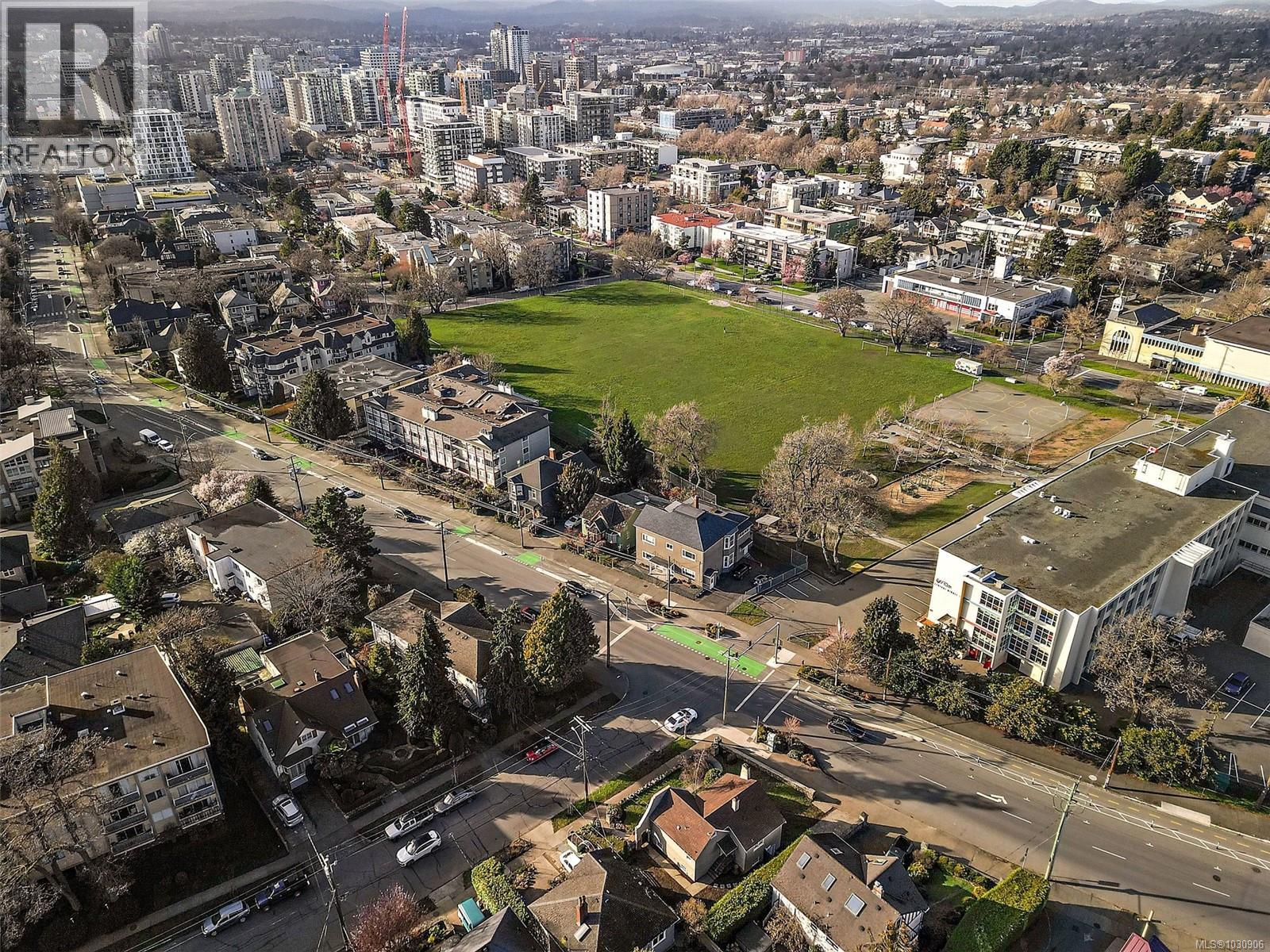  1095 Moss Street, Victoria