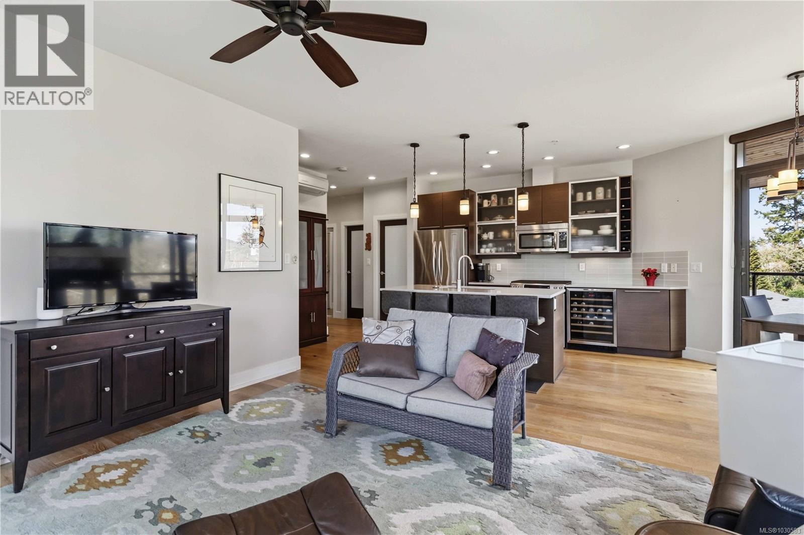 301 2850 Aldwynd Road, Langford