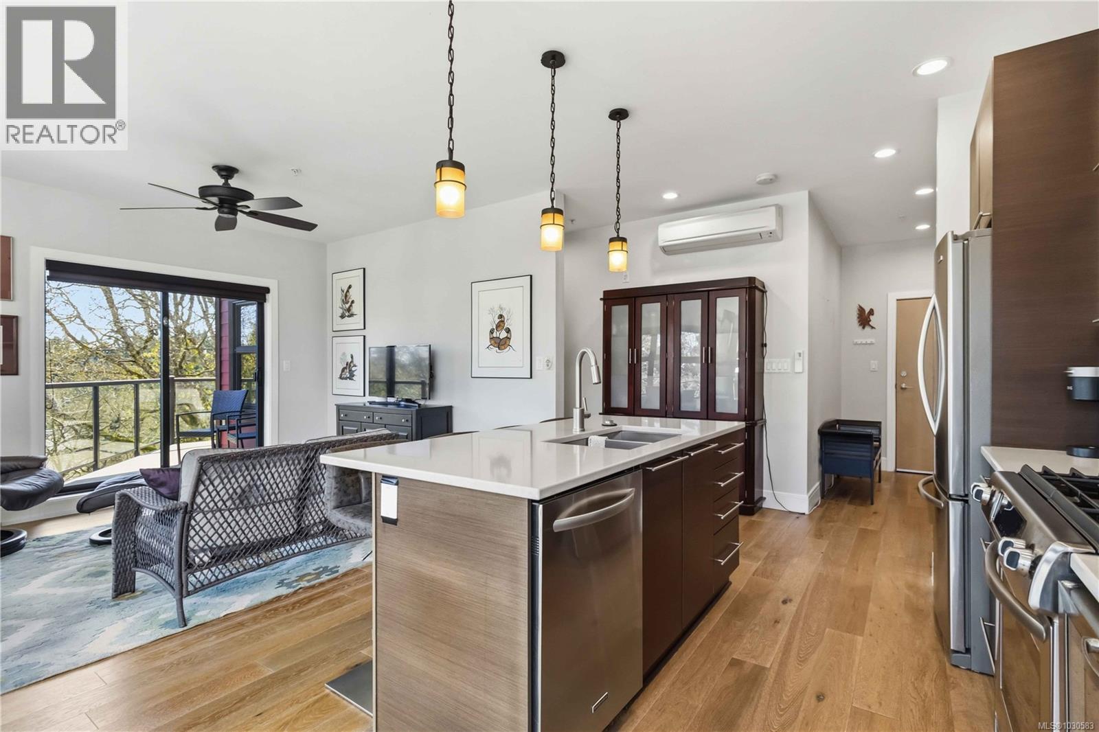 #301 2850 Aldwynd Rd - 16