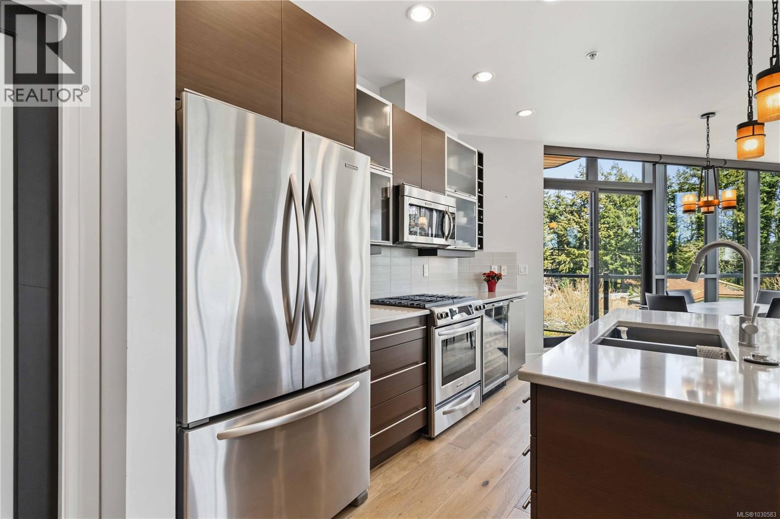 301 2850 Aldwynd Road, Langford