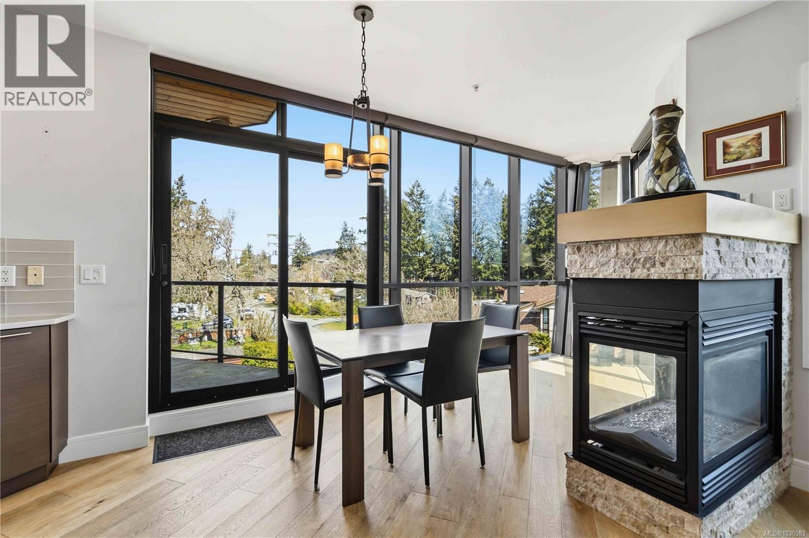 #301 2850 Aldwynd Rd - 20