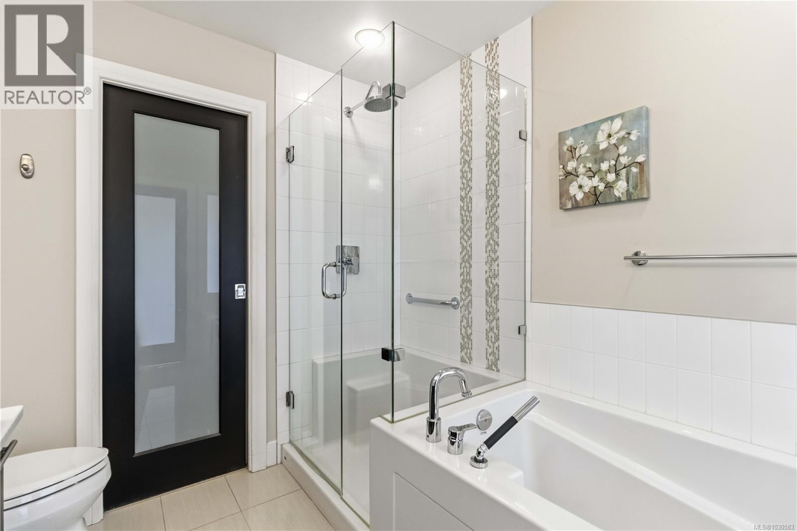 301 2850 Aldwynd Road, Langford