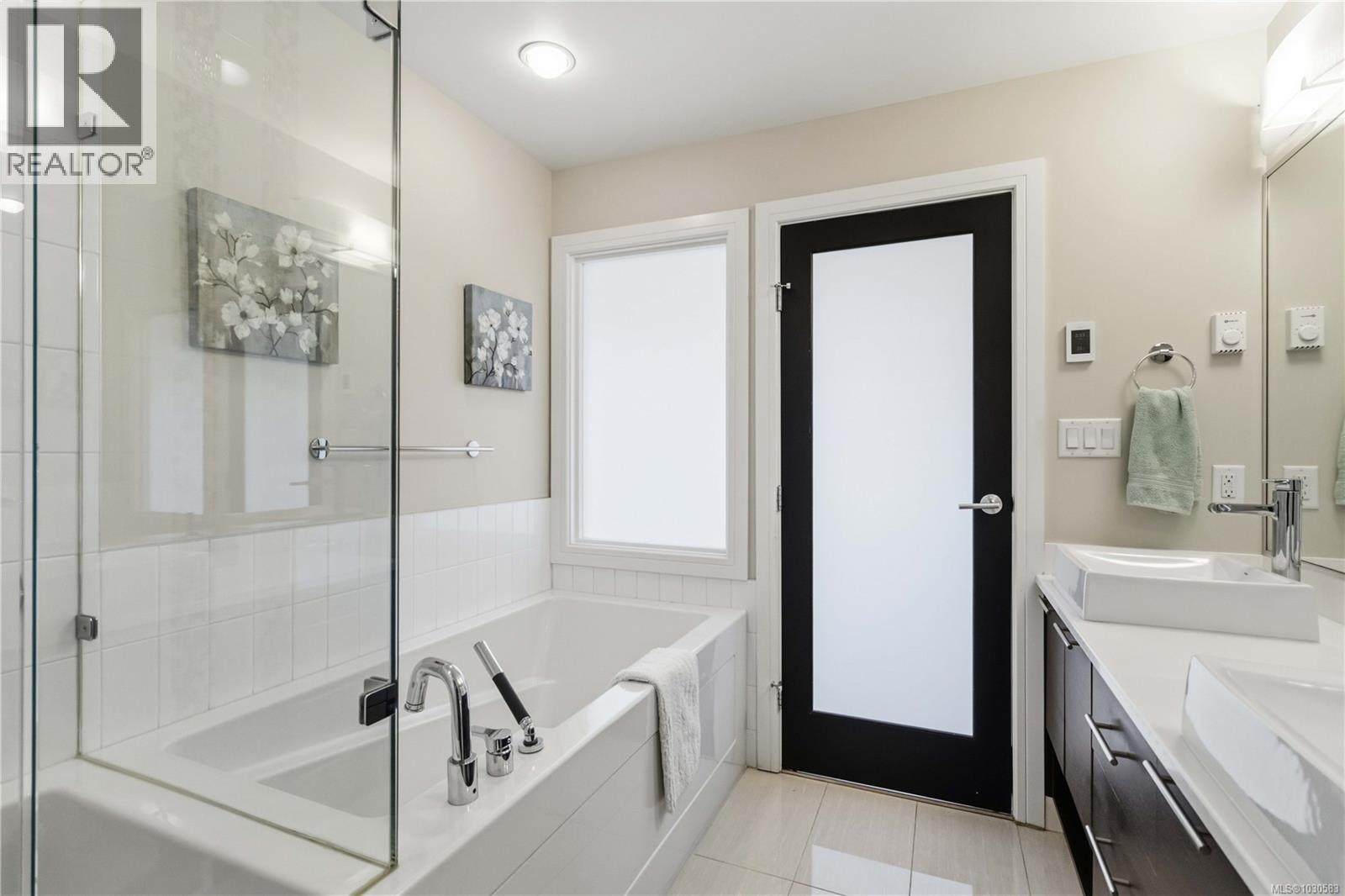 301 2850 Aldwynd Road, Langford