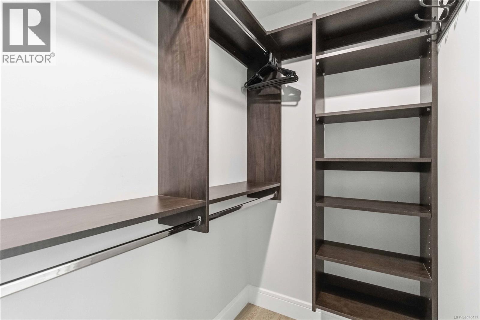 301 2850 Aldwynd Road, Langford