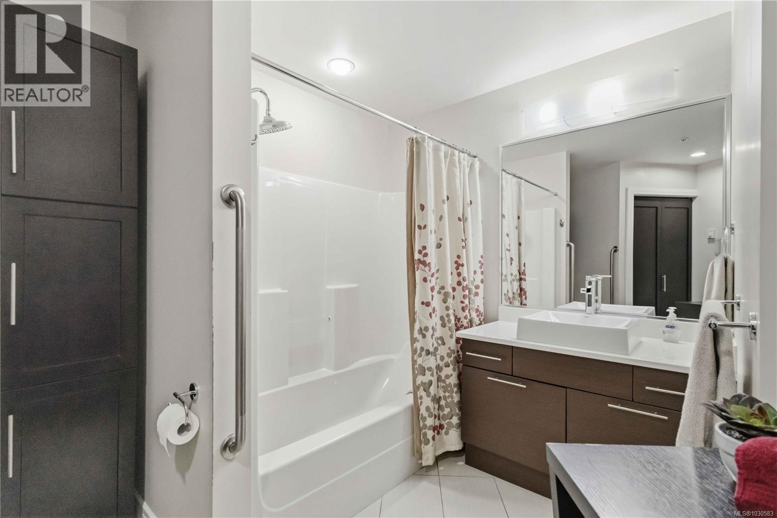 301 2850 Aldwynd Road, Langford