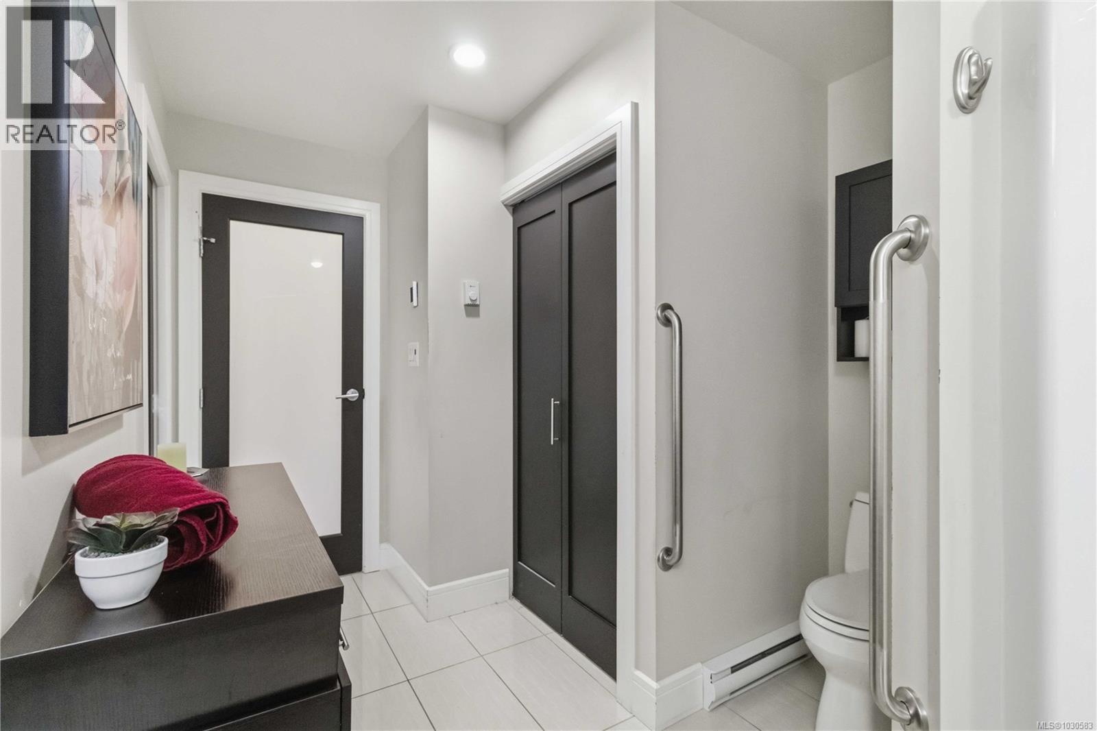 301 2850 Aldwynd Road, Langford