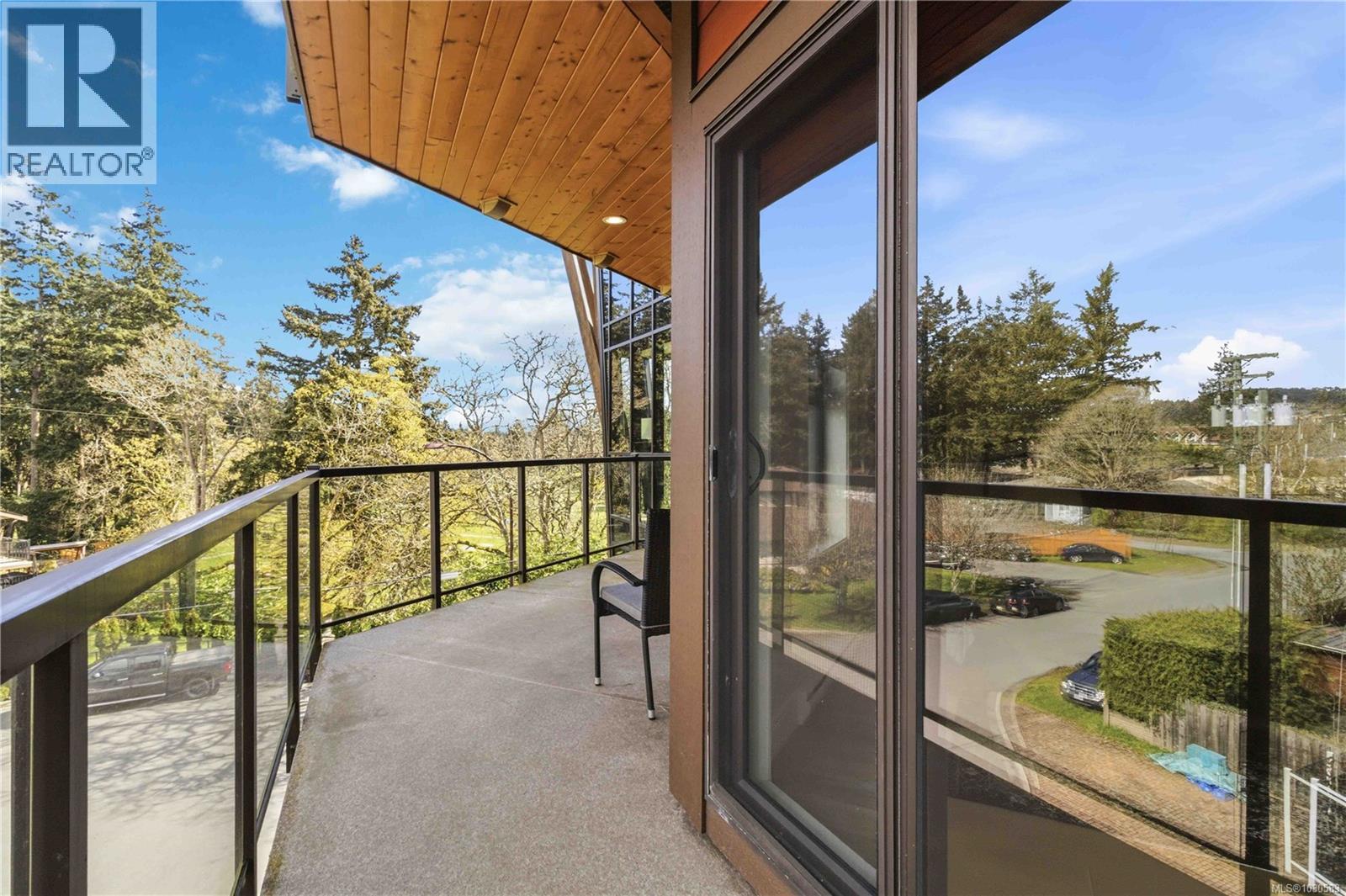 301 2850 Aldwynd Road, Langford