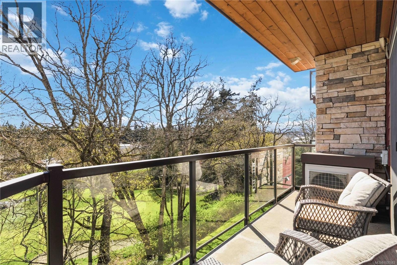 301 2850 Aldwynd Road, Langford