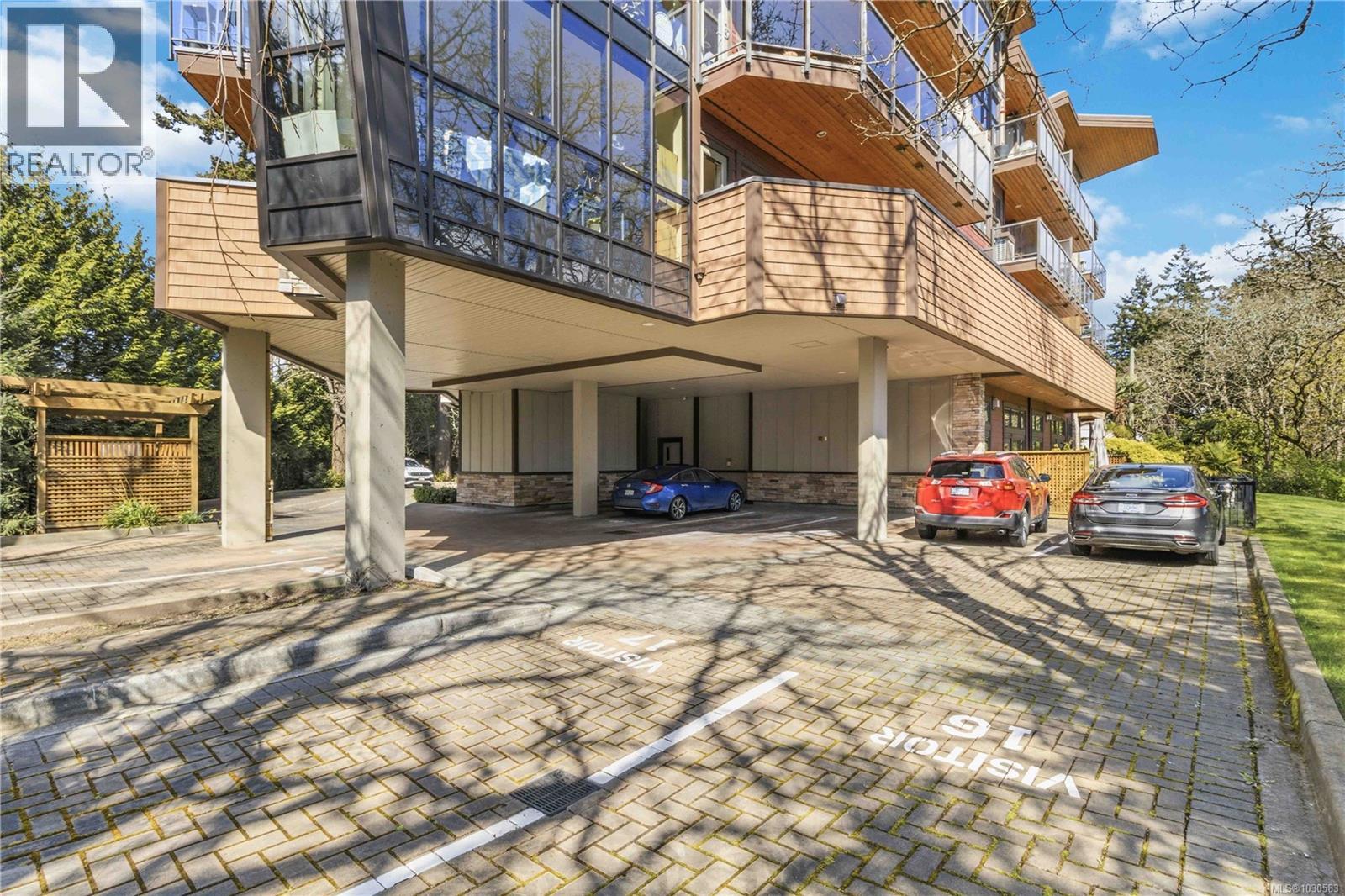 301 2850 Aldwynd Road, Langford