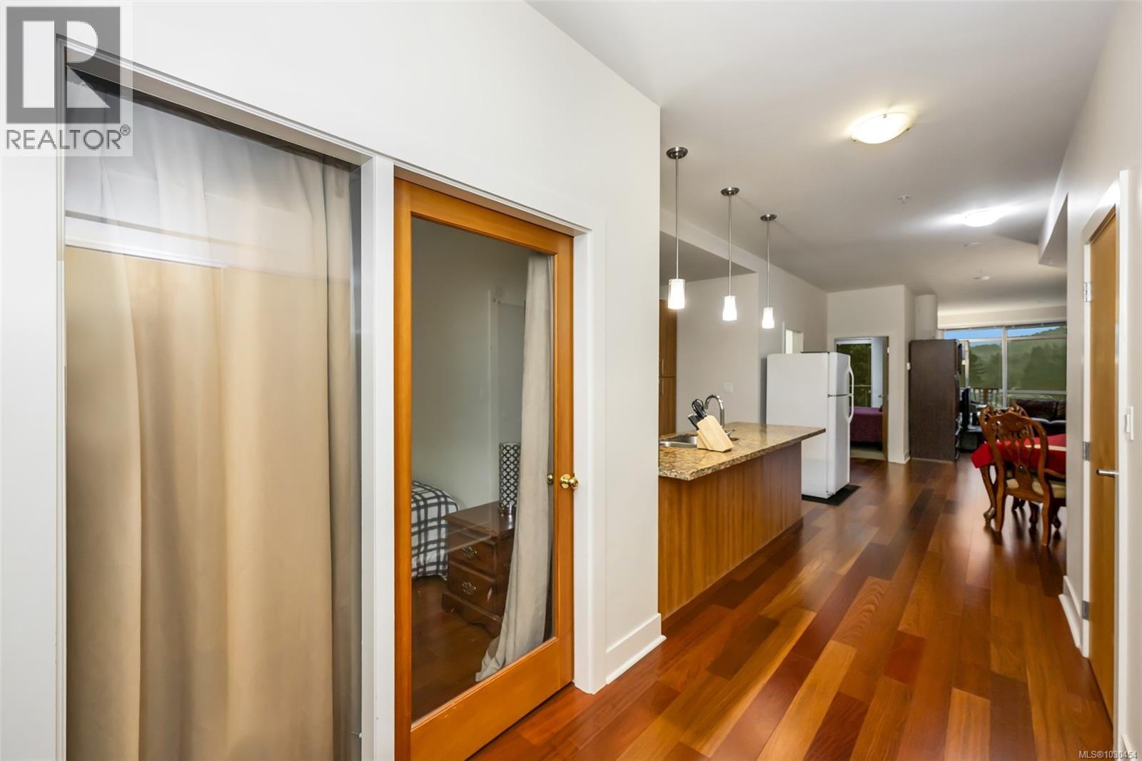 #727 2745 VETERANS MEMORIAL PKWY - 24