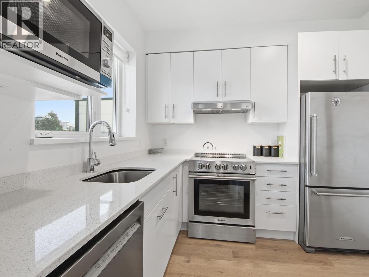 405 2137 CHESTERFIELD AVENUE, North Vancouver