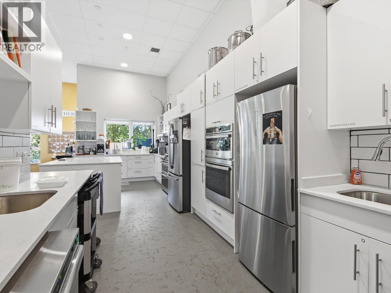 405 2137 CHESTERFIELD AVENUE, North Vancouver