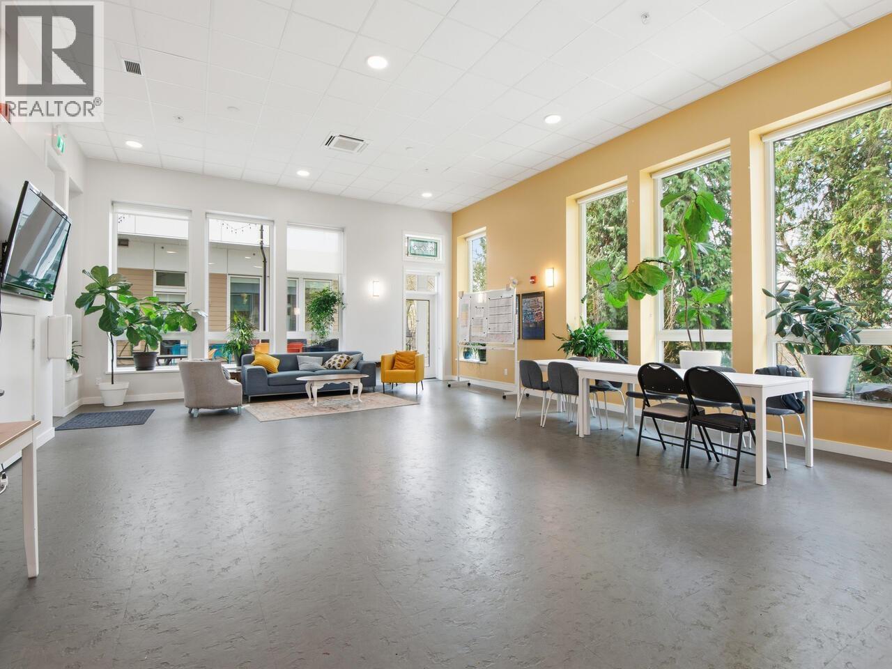 405 2137 CHESTERFIELD AVENUE, North Vancouver