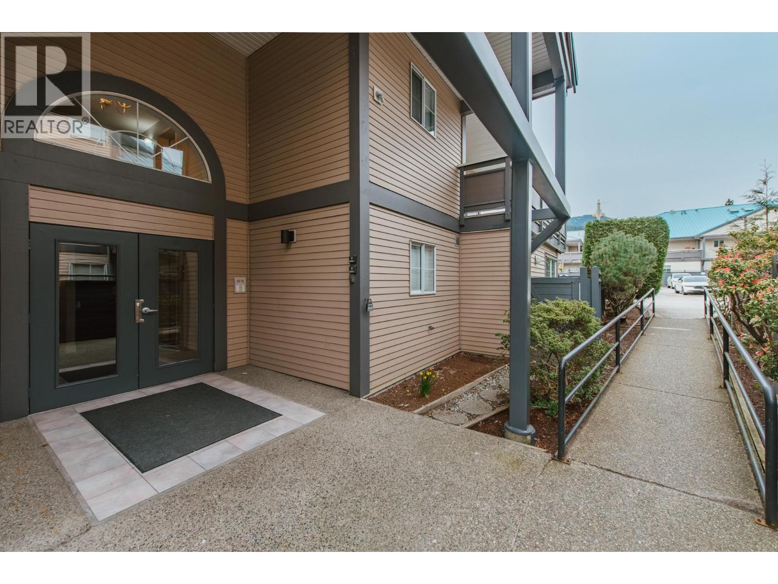 45 689 PARK ROAD, Gibsons