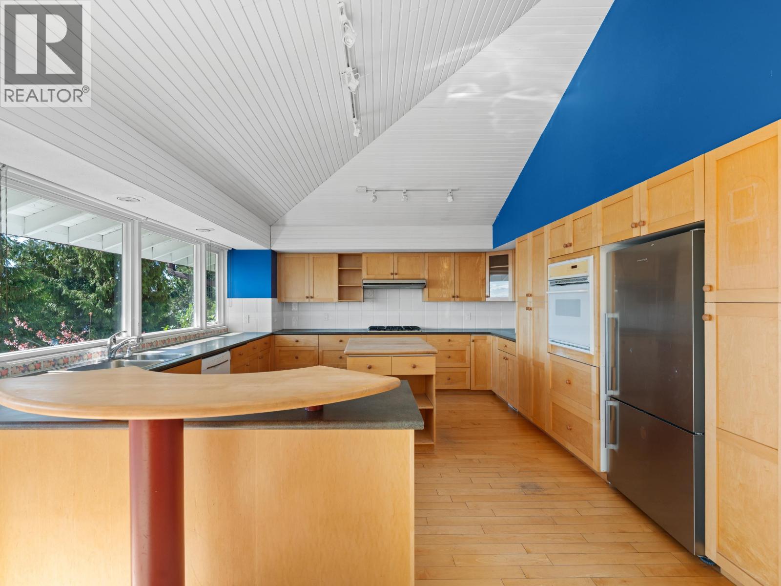 2220 QUEENS AVENUE, West Vancouver