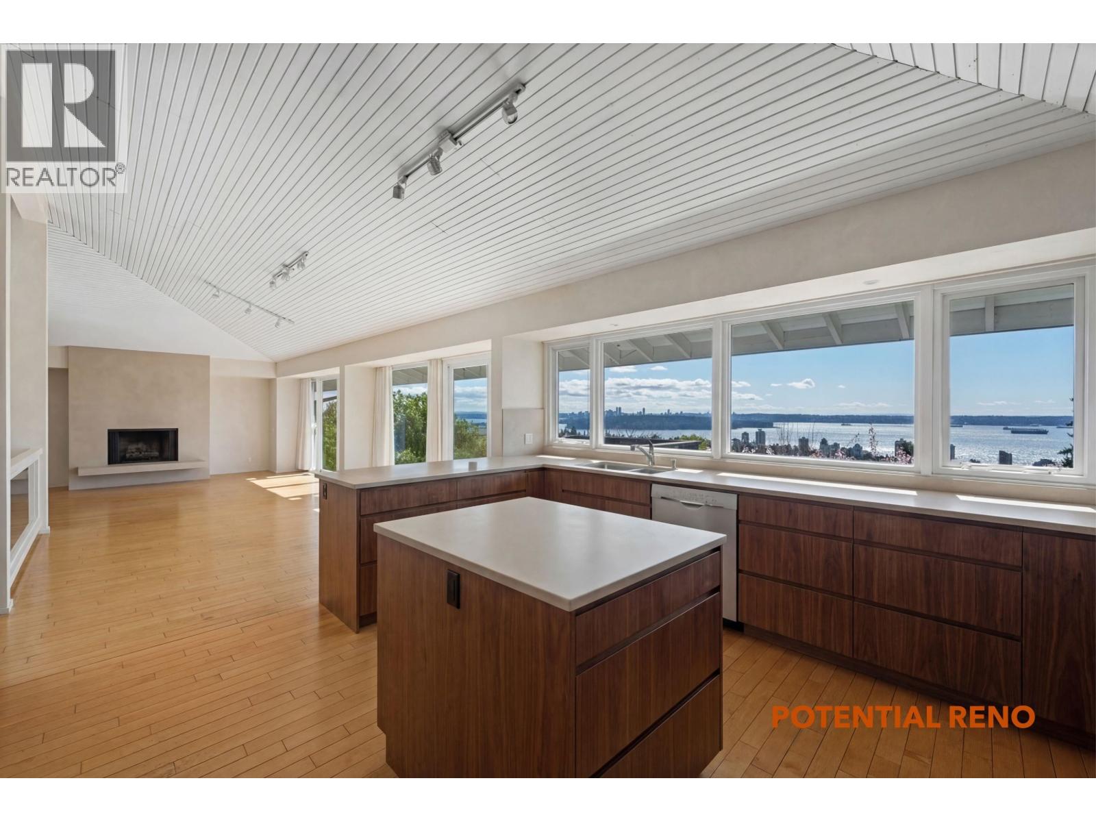 2220 QUEENS Avenue - photo 2