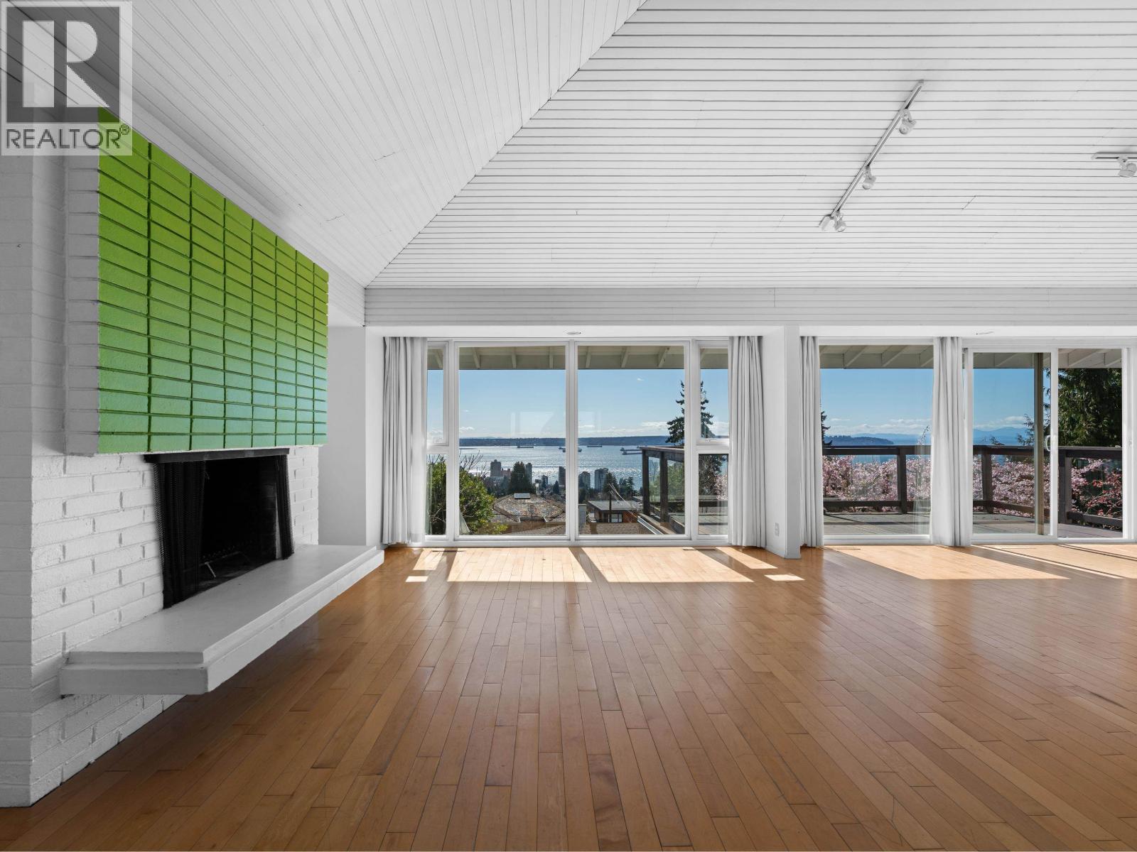 2220 QUEENS AVENUE, West Vancouver