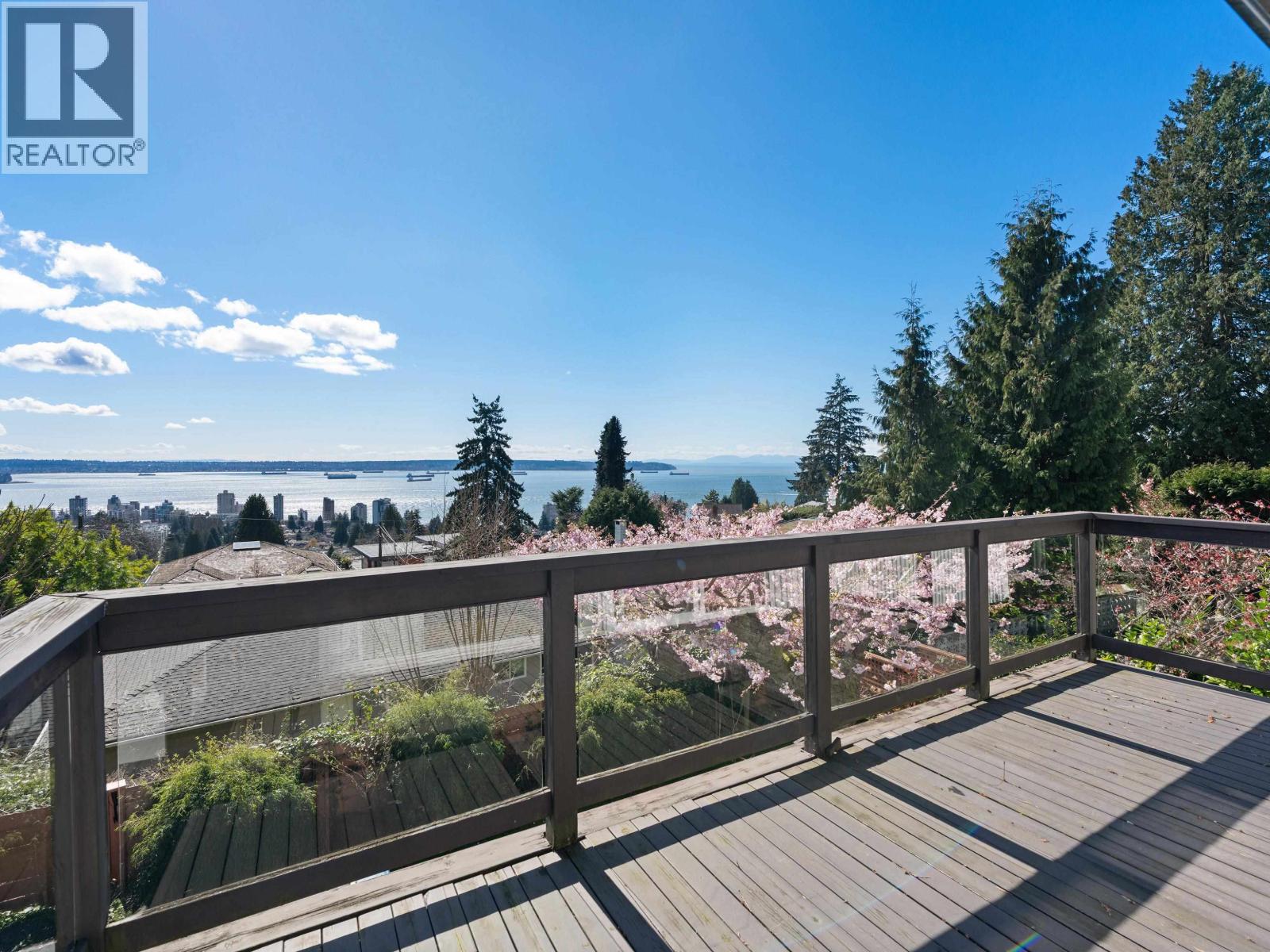 2220 QUEENS AVENUE, West Vancouver