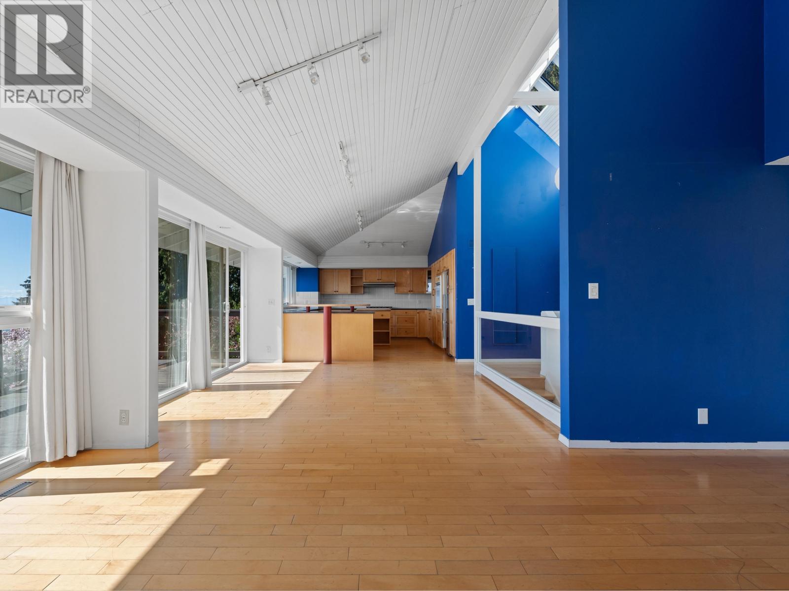 2220 QUEENS AVENUE, West Vancouver