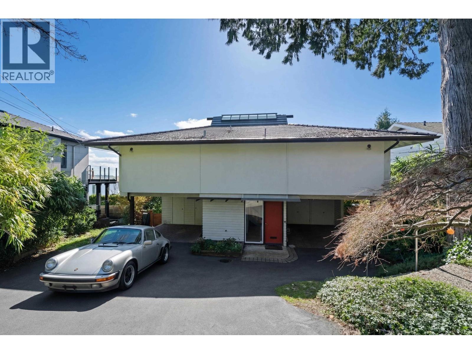 2220 QUEENS AVENUE, West Vancouver