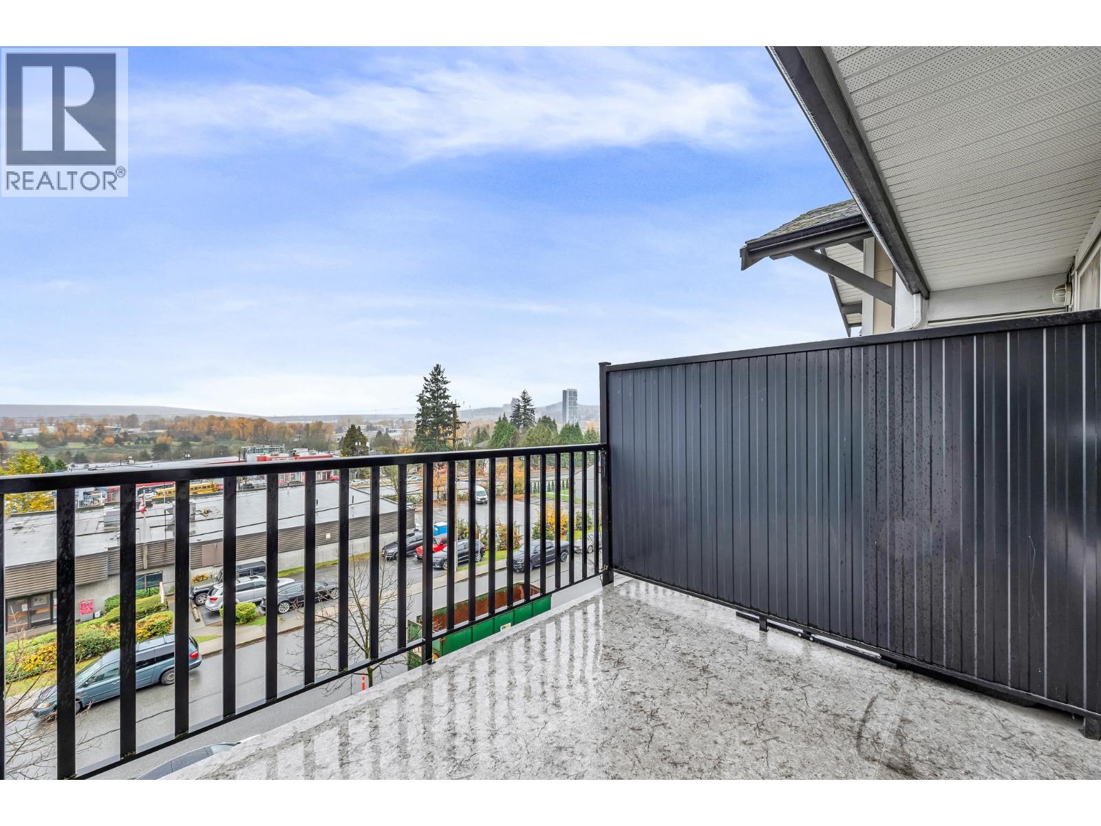 403 827 RODERICK AVENUE, Coquitlam