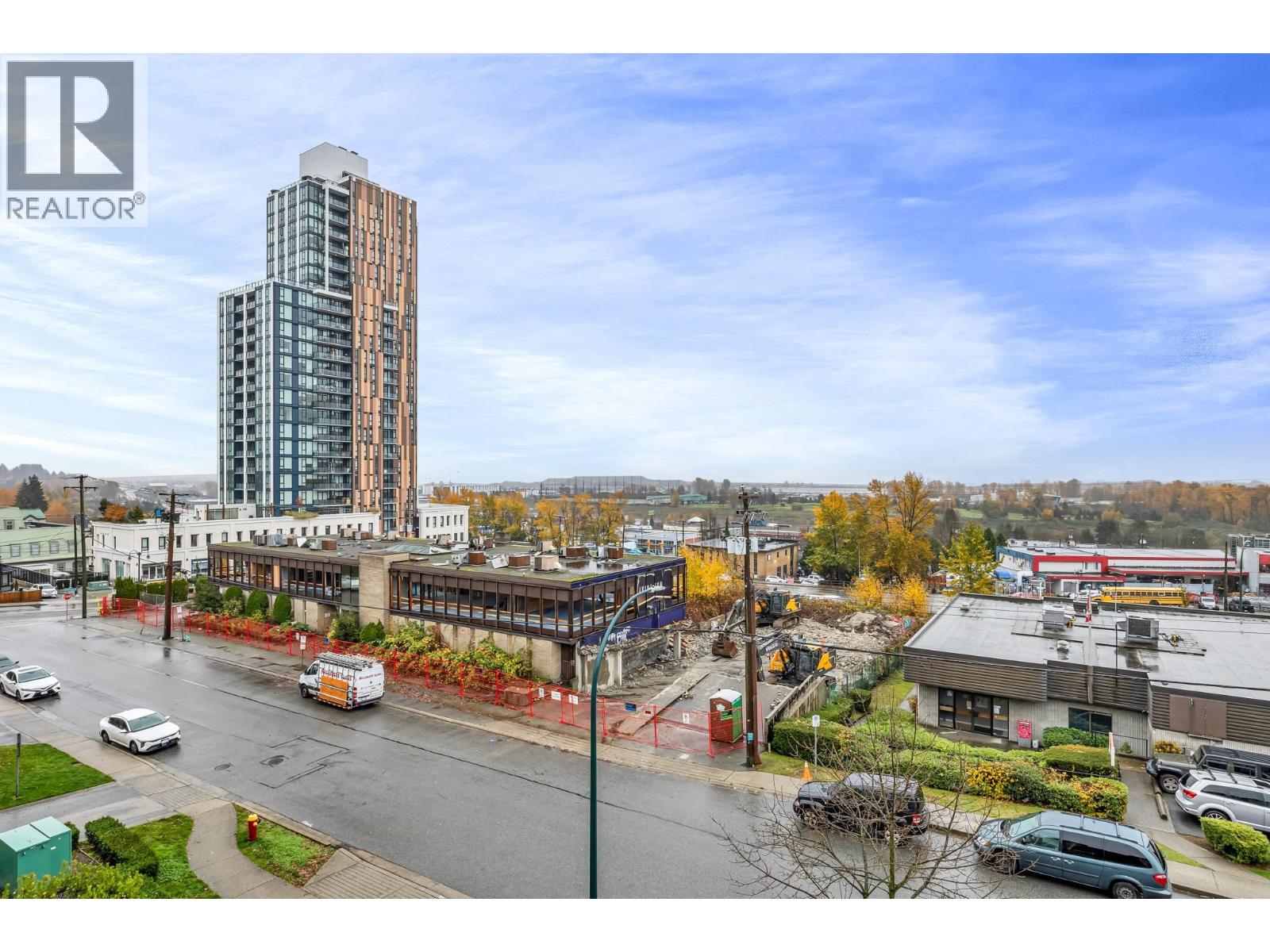 403 827 RODERICK AVENUE, Coquitlam