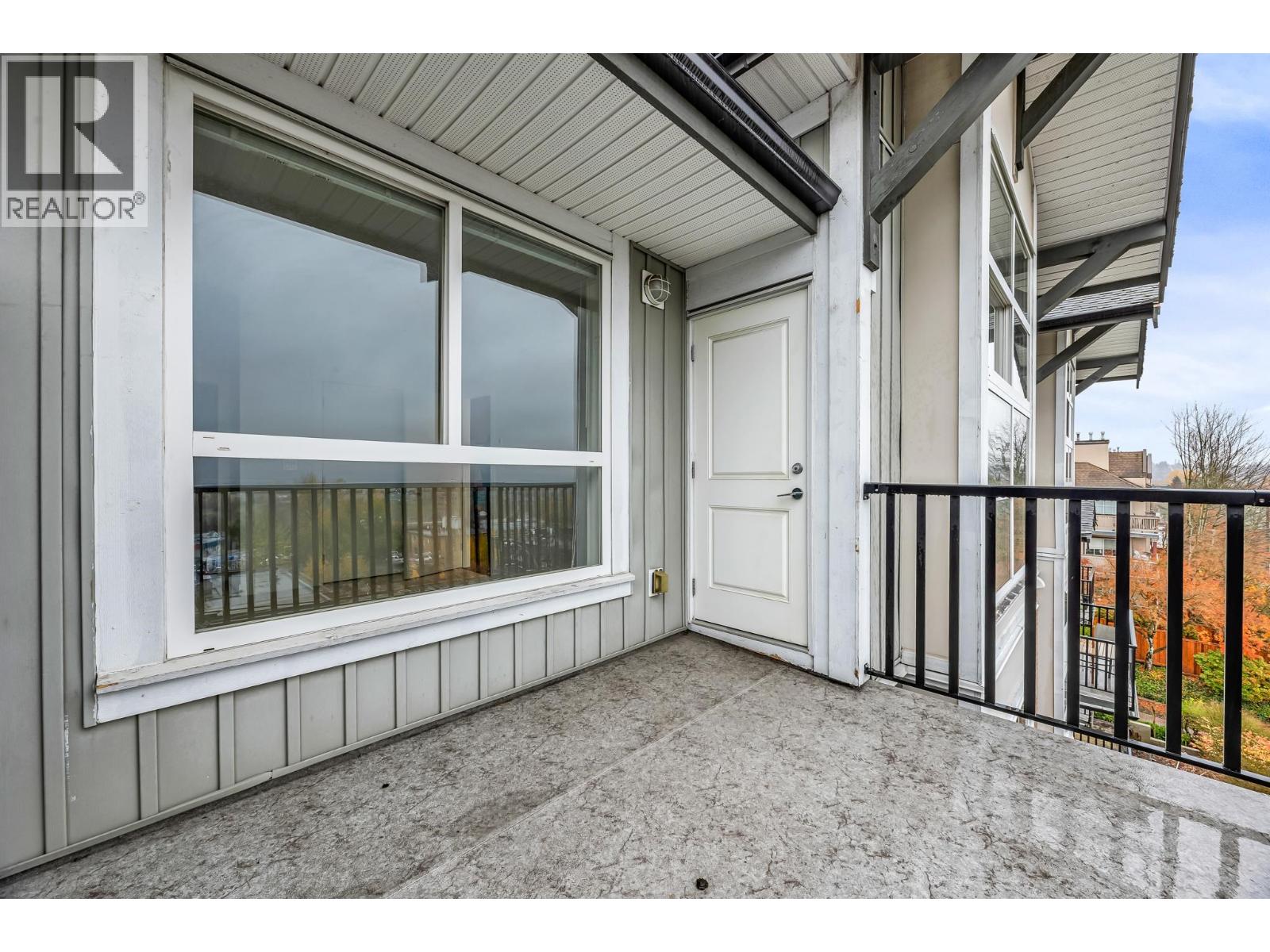 403 827 RODERICK AVENUE, Coquitlam