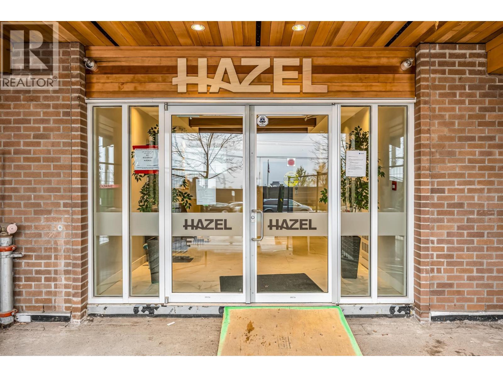 403 827 RODERICK AVENUE, Coquitlam