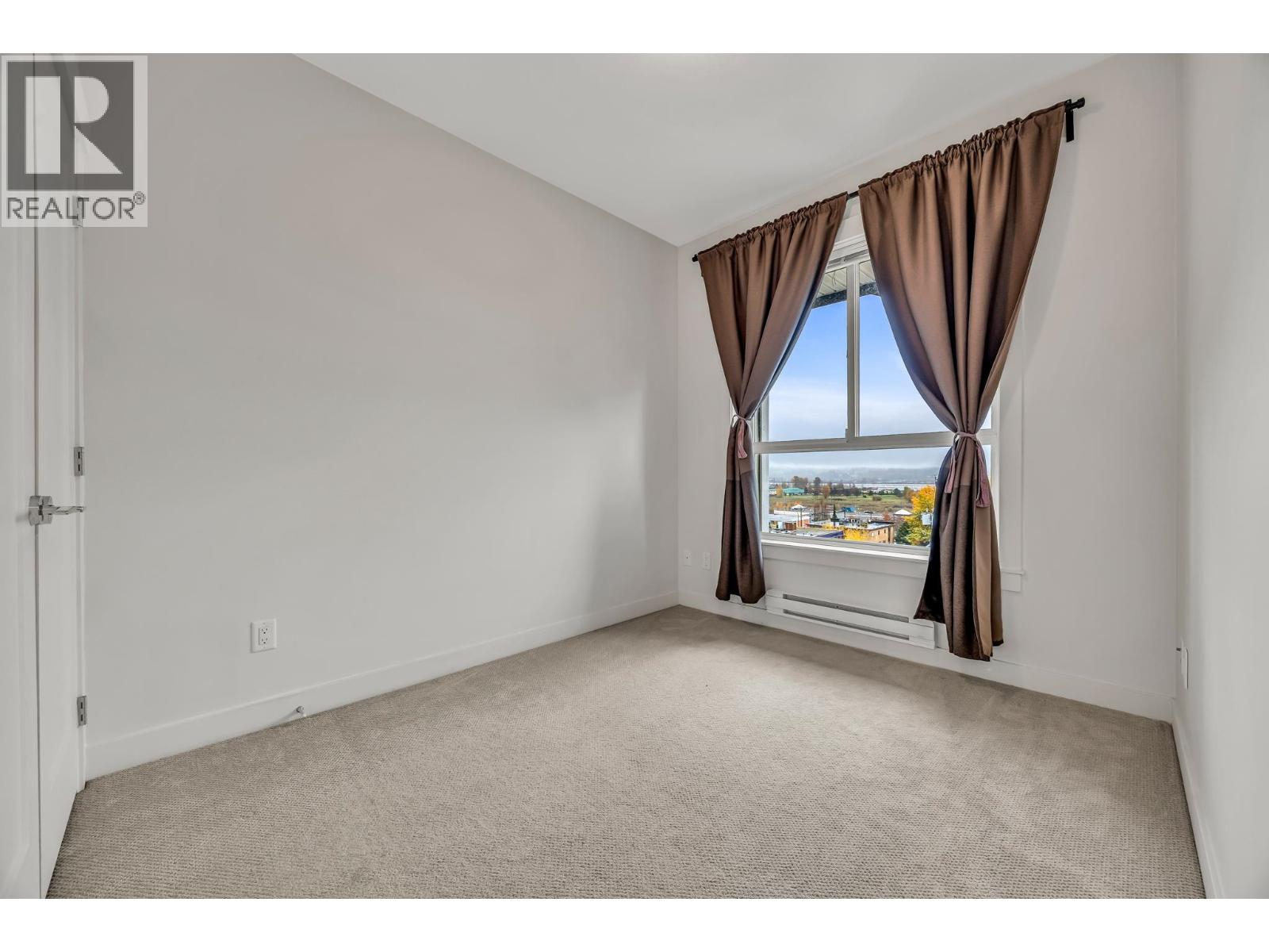 403 827 RODERICK AVENUE, Coquitlam