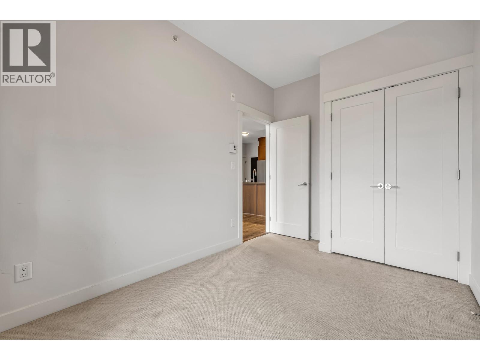 403 827 RODERICK AVENUE, Coquitlam