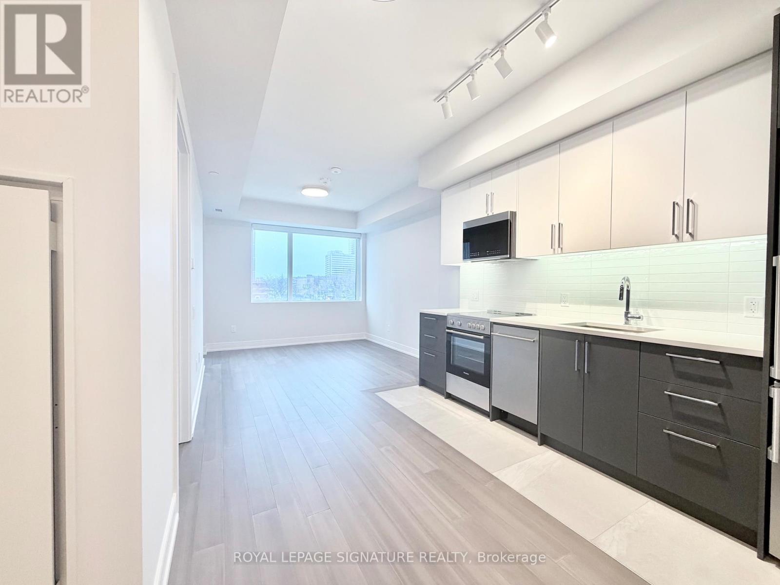 Listing photo of 406 - 664 SPADINA AVENUE