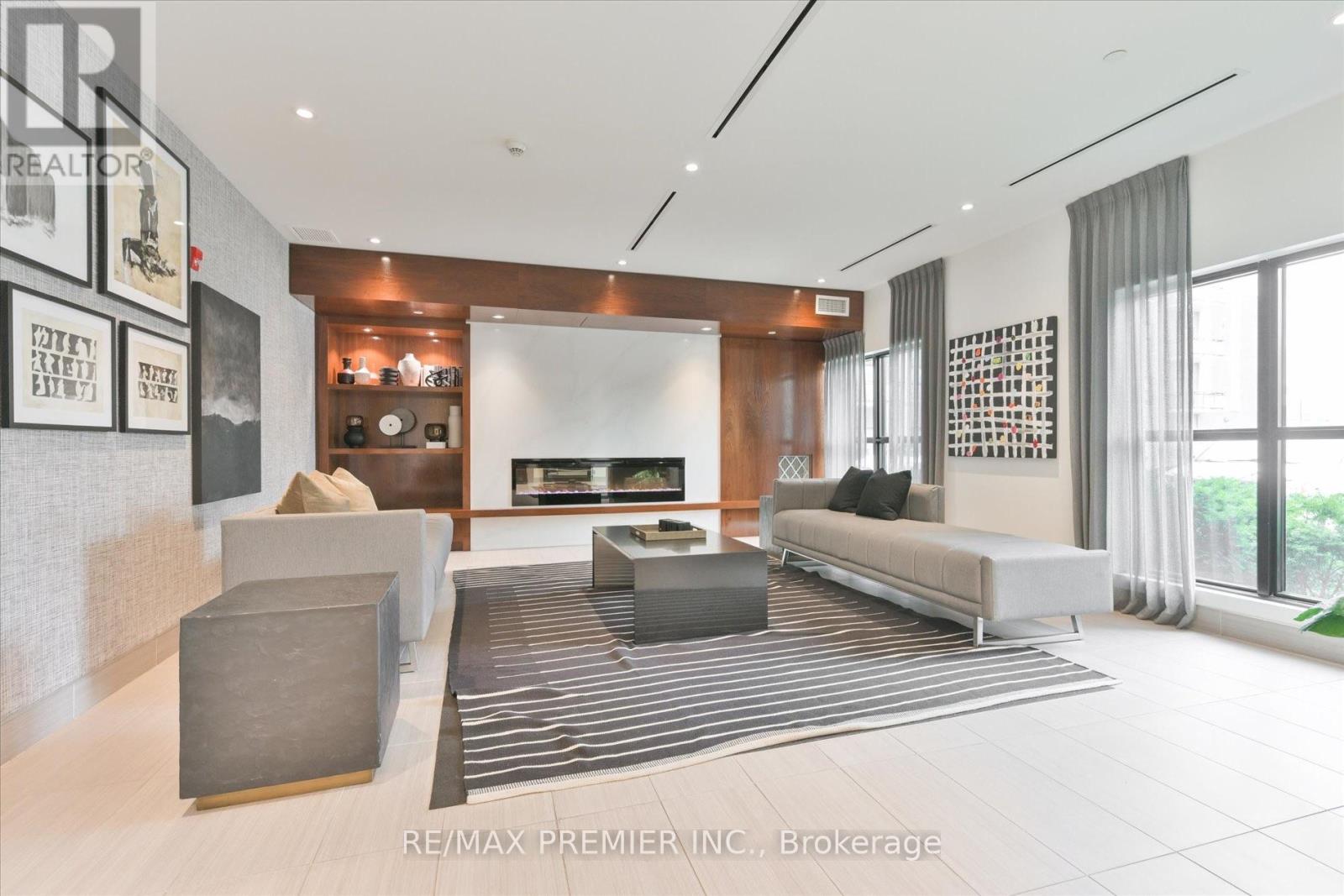 #421 102 GROVEWOOD COMMON - 14