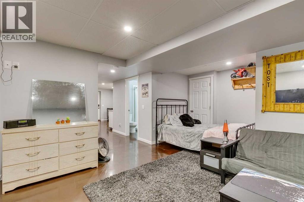 Single Family House for Sale in  Everglen Way SW Evergreen Calgary 