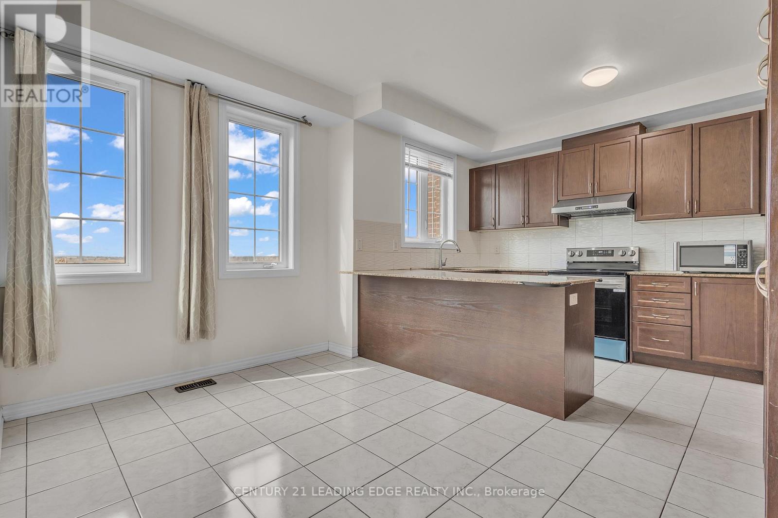 26 SHIFF CRESCENT - 21