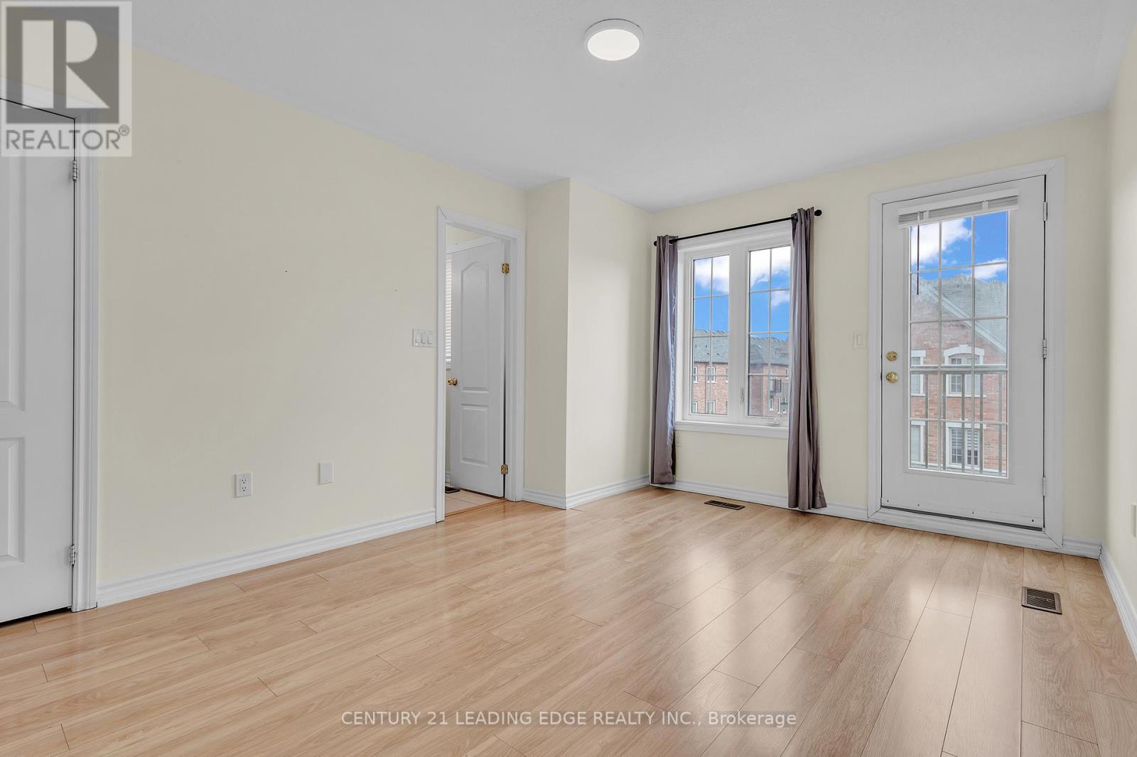 26 SHIFF CRESCENT - 27