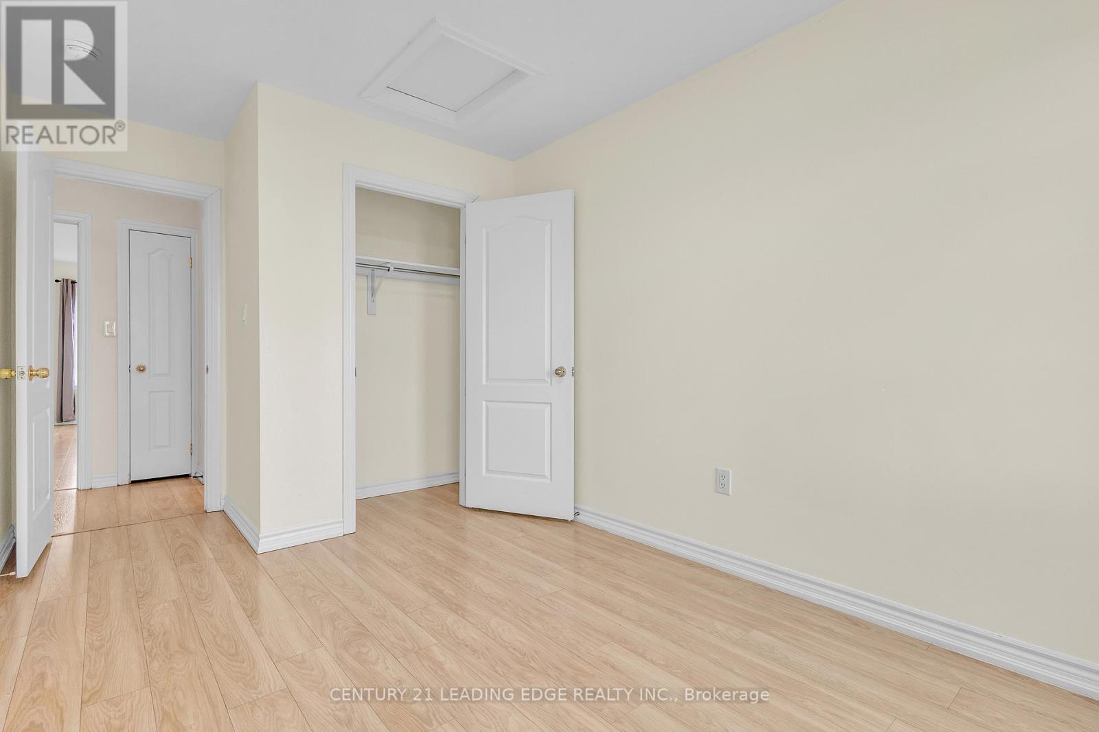 26 SHIFF CRESCENT - 30