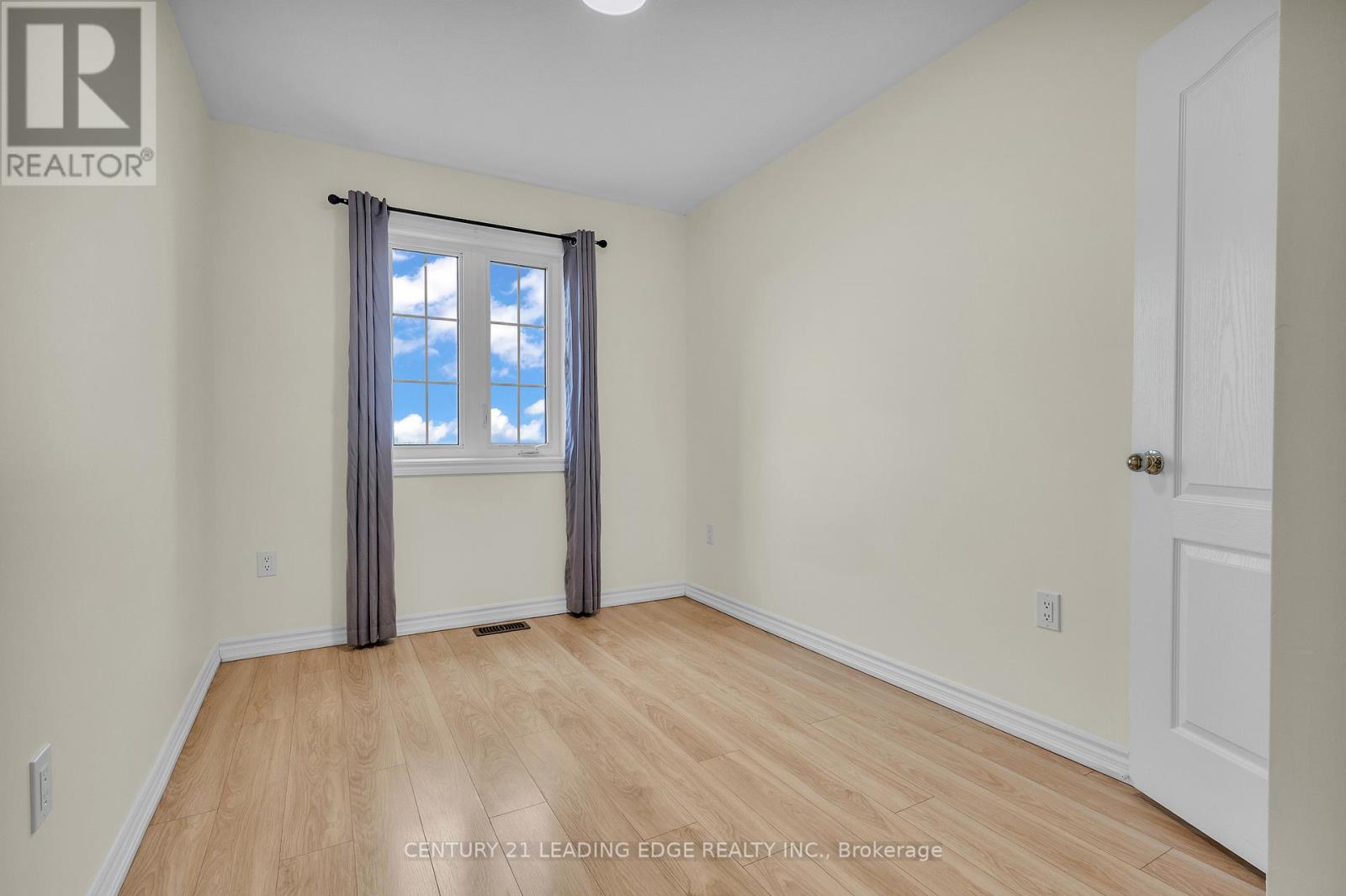 26 SHIFF CRESCENT - 31